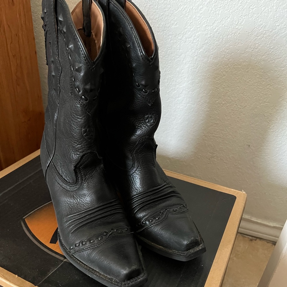 Ariat Black boots Size 6.5